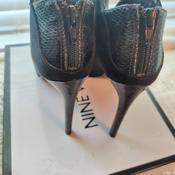 NINE WEST NW7NERRA VEGAN SUEDE STILETTO ANKLE BOOTS WOMEN SIZE 9M - Picture 6 of 11